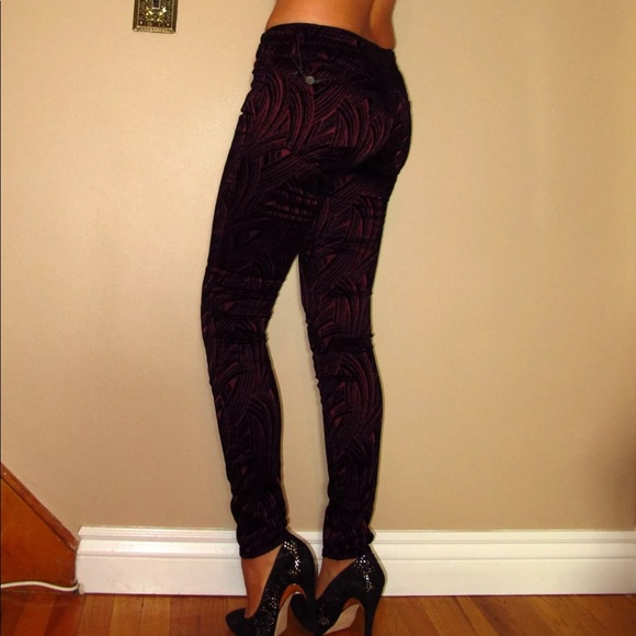 7 For All Mankind Burnt Velvet Skinny Pants Jeans Wine Red Black Size 26 New - Picture 6 of 8